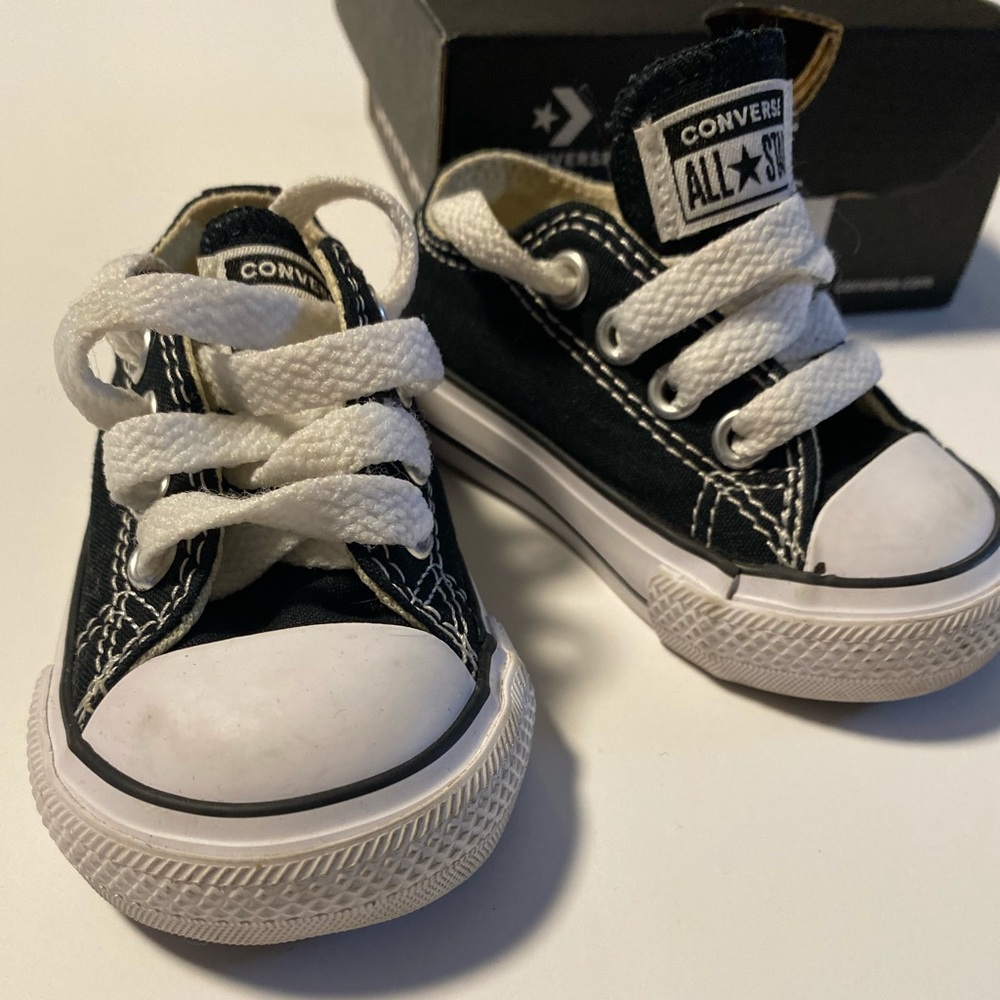 Classic black and white converse 3C